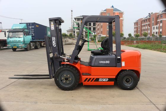 FD30 3000kgs ডিজেল ফর্কলিফ্ট ট্রাক ISUZU / মিত্বলশি ইঞ্জিন দিয়ে সজ্জিত