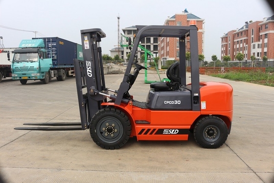 লিফটিং হাইট 5000mm CPCD30 ডিজেল ফর্কলিফট ট্রাক 3 টন সাইড শিফট হাই মাস্ট সহ