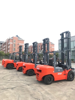 ISUZU ইঞ্জিন 4000kg লোড ইন্ডাস্ট্রিয়াল ফর্কলিফ্ট ট্রাক গুদামের জন্য