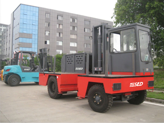 ISUZU ইঞ্জিন সহ 6 টন সাইড ফর্কলিফ্ট ট্রাক